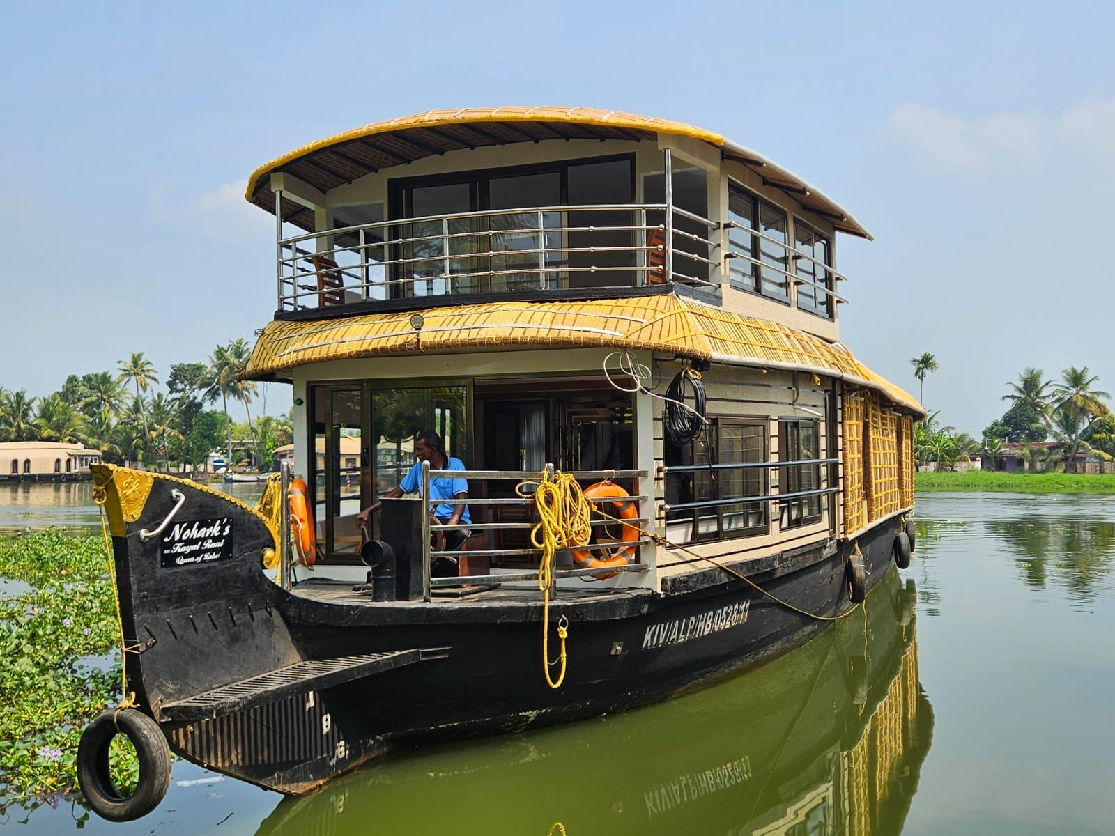 3 rooms Kayal Rani by Nohark house boats x Solis Nature 3 rooms Kayal Rani by Nohark house boats x Solis Nature
