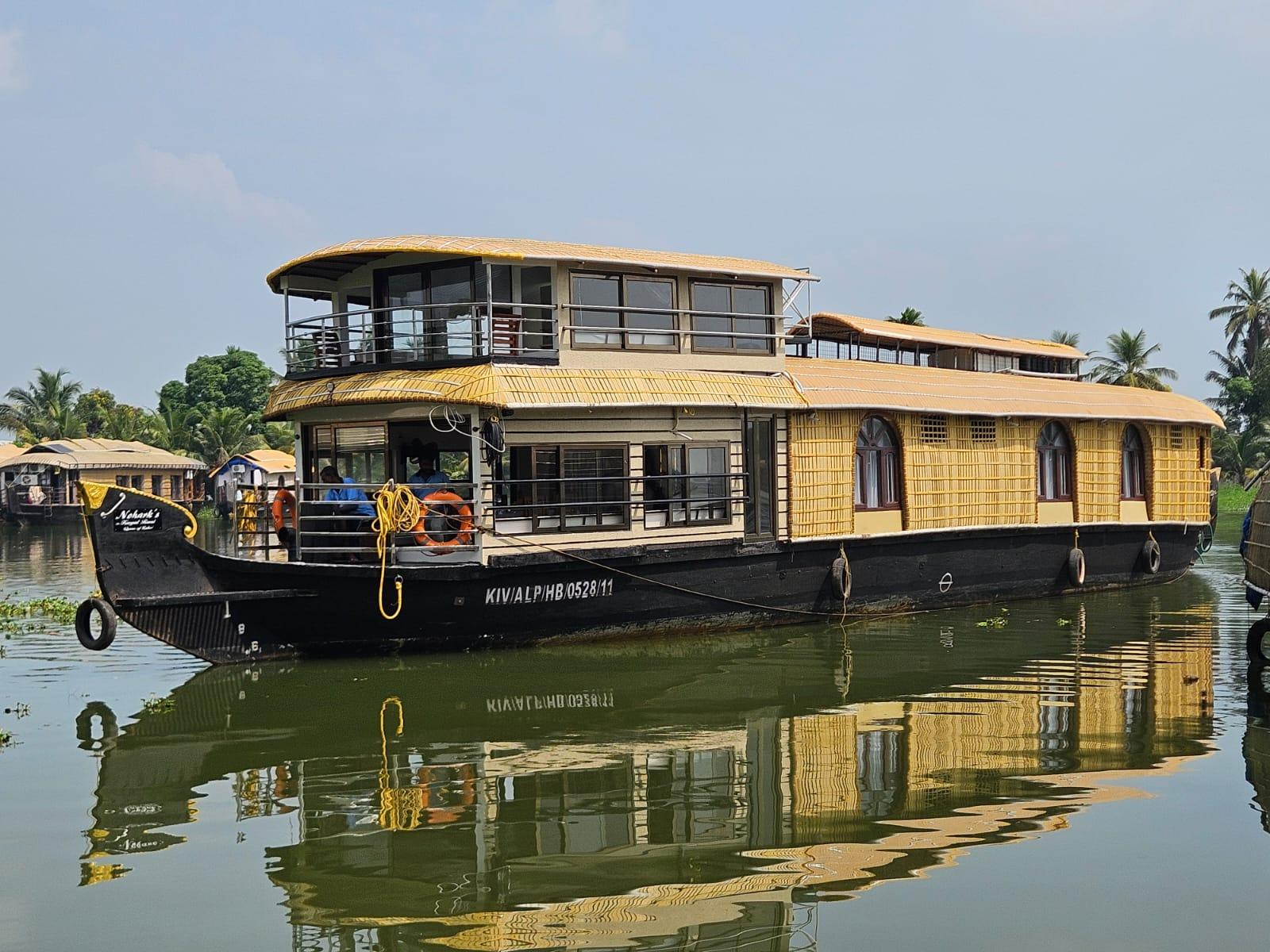 3 rooms Kayal Rani by Nohark house boats x Solis Nature 3 rooms Kayal Rani by Nohark house boats x Solis Nature