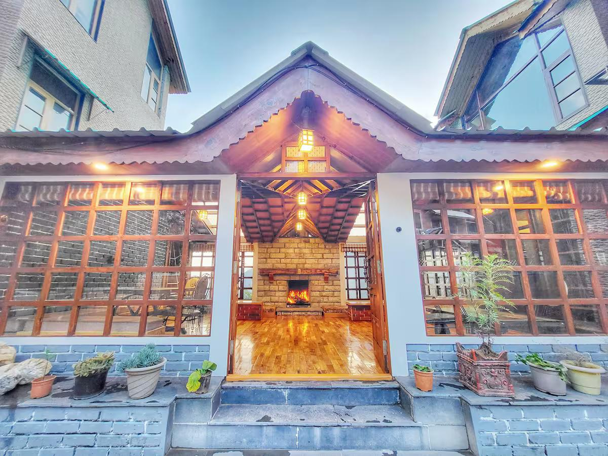1965's Rustic Chalet Cottage x Solis Nature