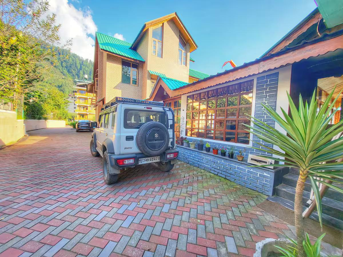 1965's Rustic Chalet Cottage x Solis Nature