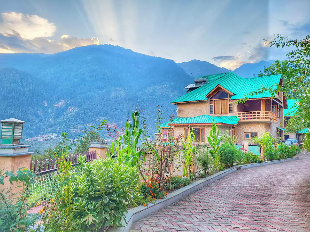 1965's Rustic Chalet Cottage x Solis Nature