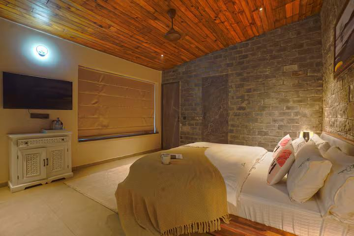 Cedar Bedroom x Solis Nature Cedar Bedroom x Solis Nature