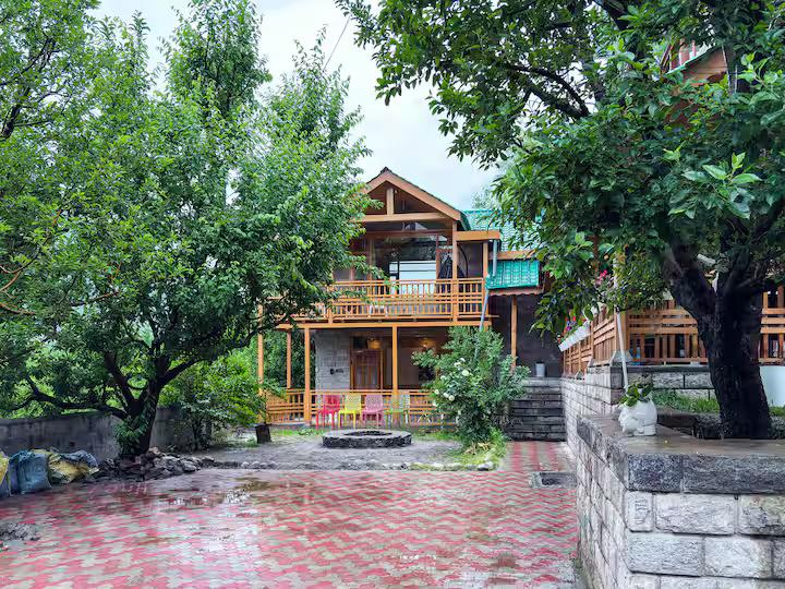 Plush Room with Orchard View x Solis Nature