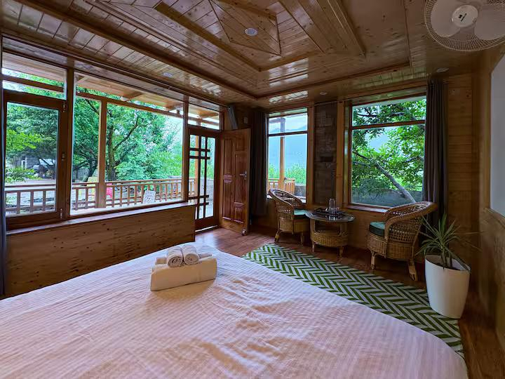Plush Room with Orchard View x Solis Nature Plush Room with Orchard View x Solis Nature