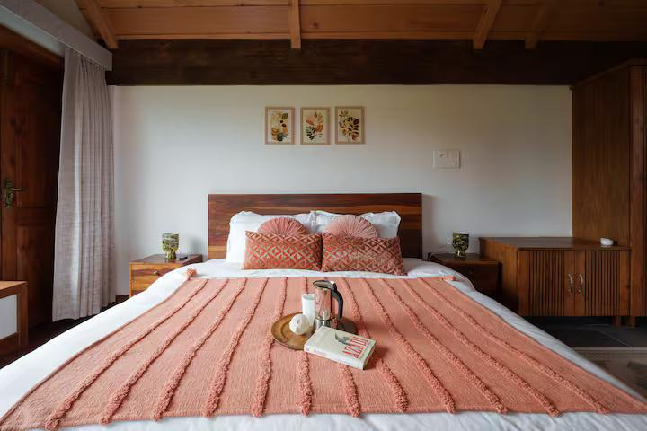 Luxe Wooden Attic Room x Solis Nature Luxe Wooden Attic Room x Solis Nature