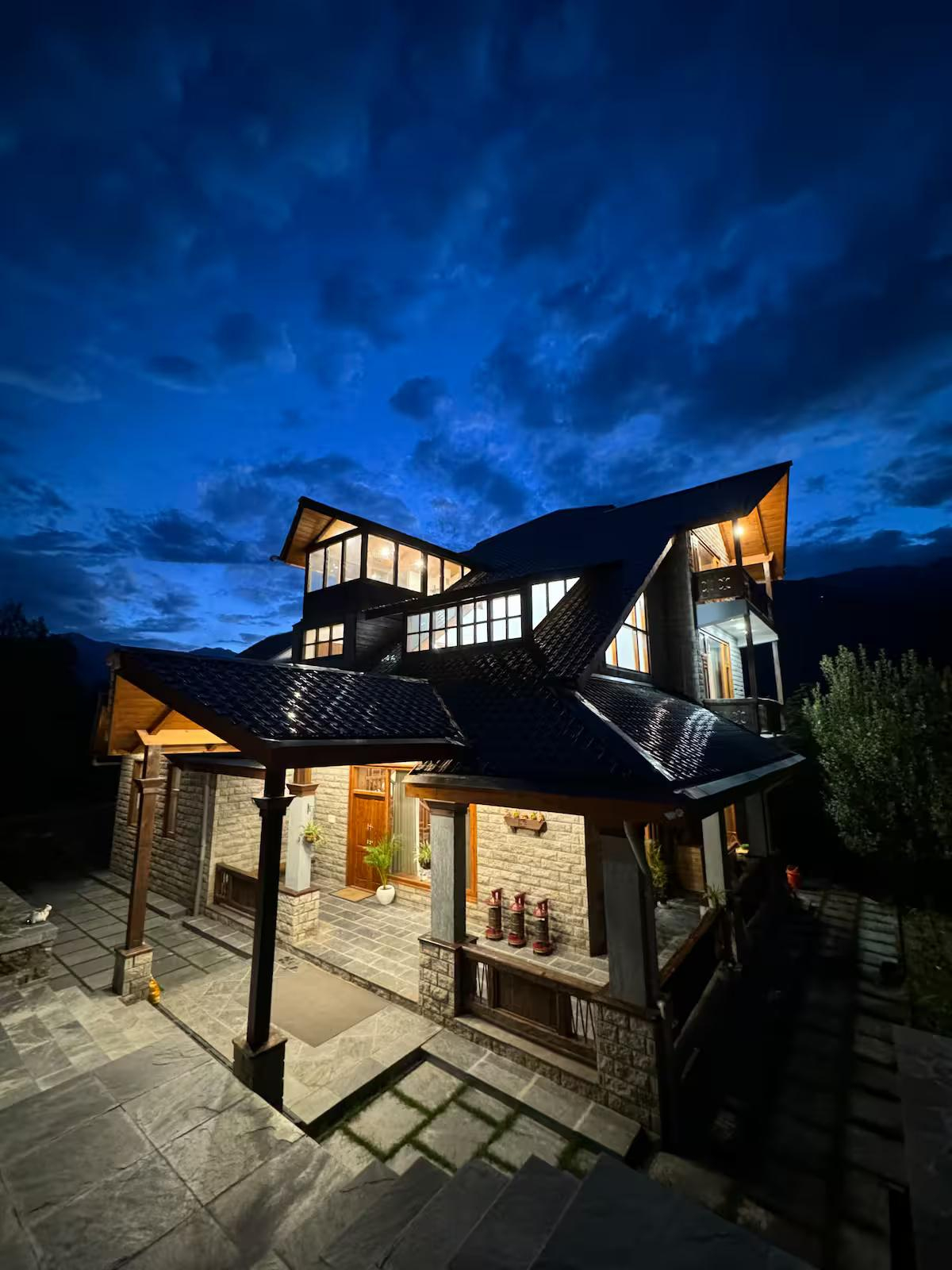 Aesthetic Room with Wrap Around Balcony x Solis Nature Aesthetic Room with Wrap Around Balcony x Solis Nature