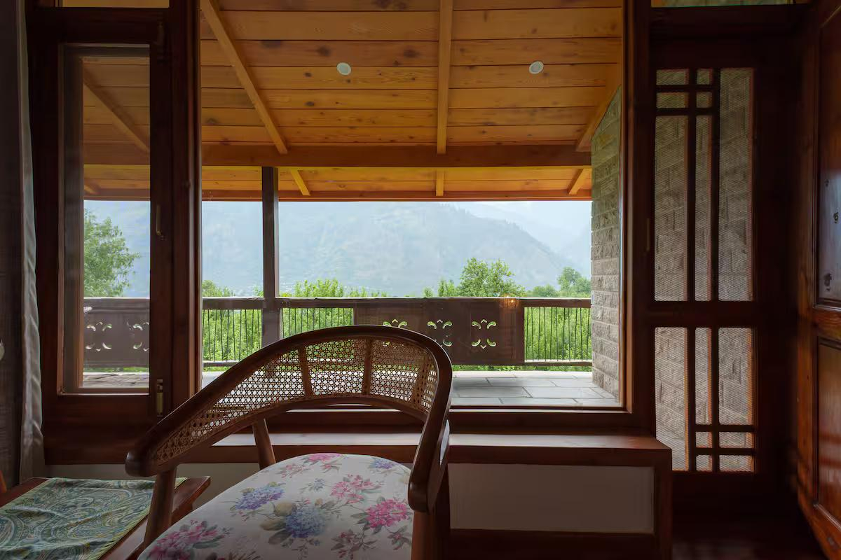 Aesthetic Room with Wrap Around Balcony x Solis Nature Aesthetic Room with Wrap Around Balcony x Solis Nature