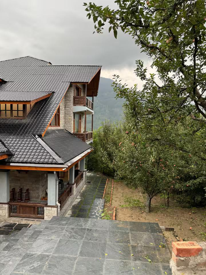 Aesthetic Room with Wrap Around Balcony x Solis Nature Aesthetic Room with Wrap Around Balcony x Solis Nature