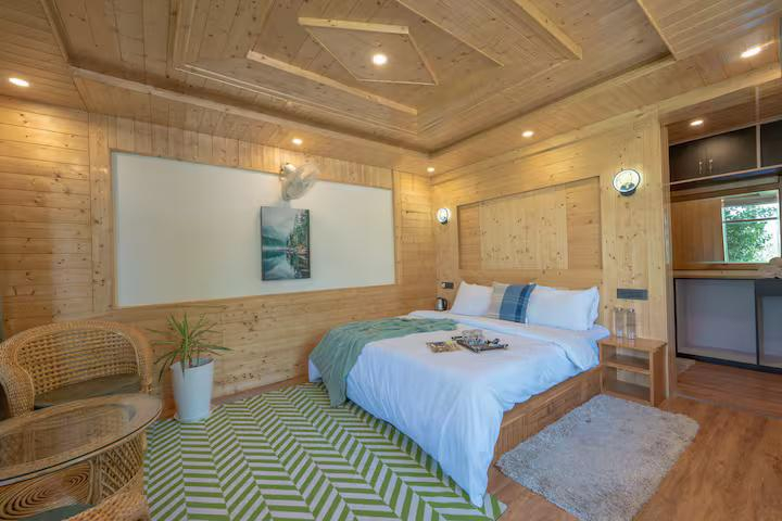 The Luxe Estate - 5 Rooms in a Villa x Solis Nature The Luxe Estate - 5 Rooms in a Villa x Solis Nature