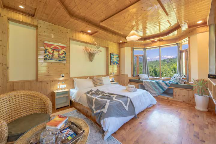 The Luxe Estate - 5 Rooms in a Villa x Solis Nature The Luxe Estate - 5 Rooms in a Villa x Solis Nature
