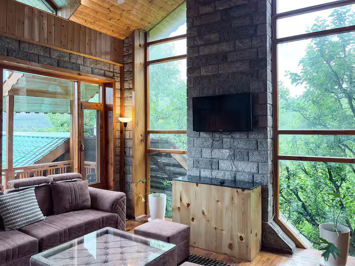 Signature Room with Panoramic Window x Solis Nature Signature Room with Panoramic Window x Solis Nature
