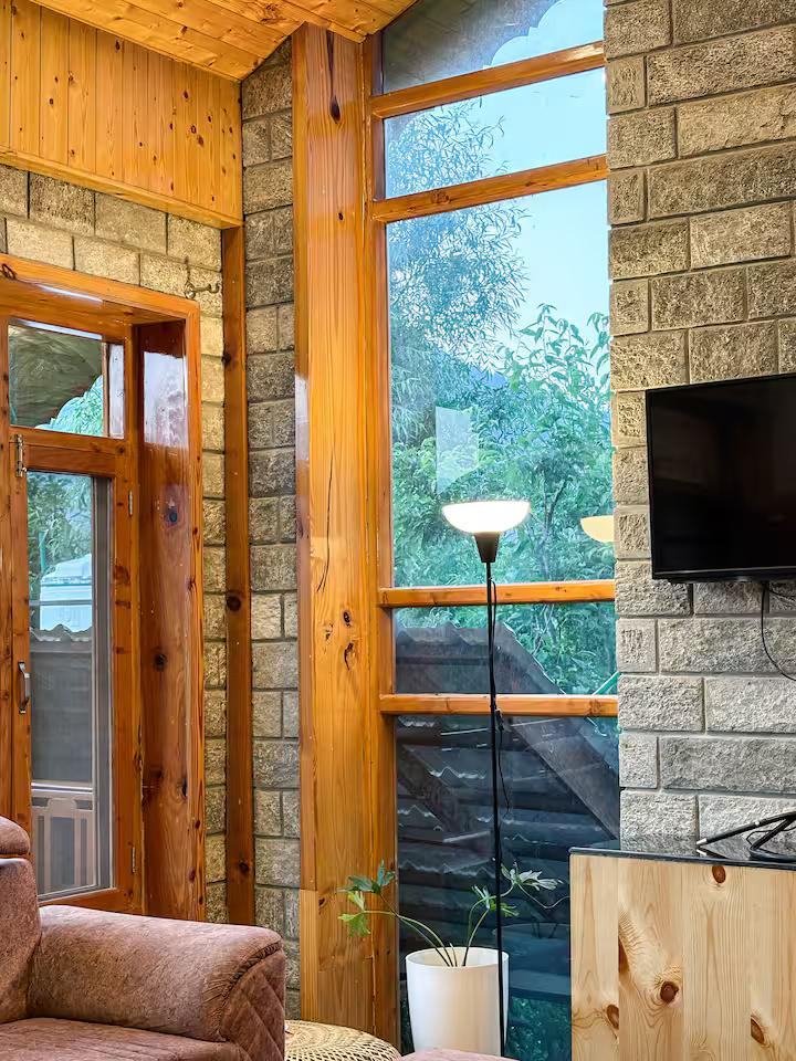 Signature Room with Panoramic Window x Solis Nature Signature Room with Panoramic Window x Solis Nature