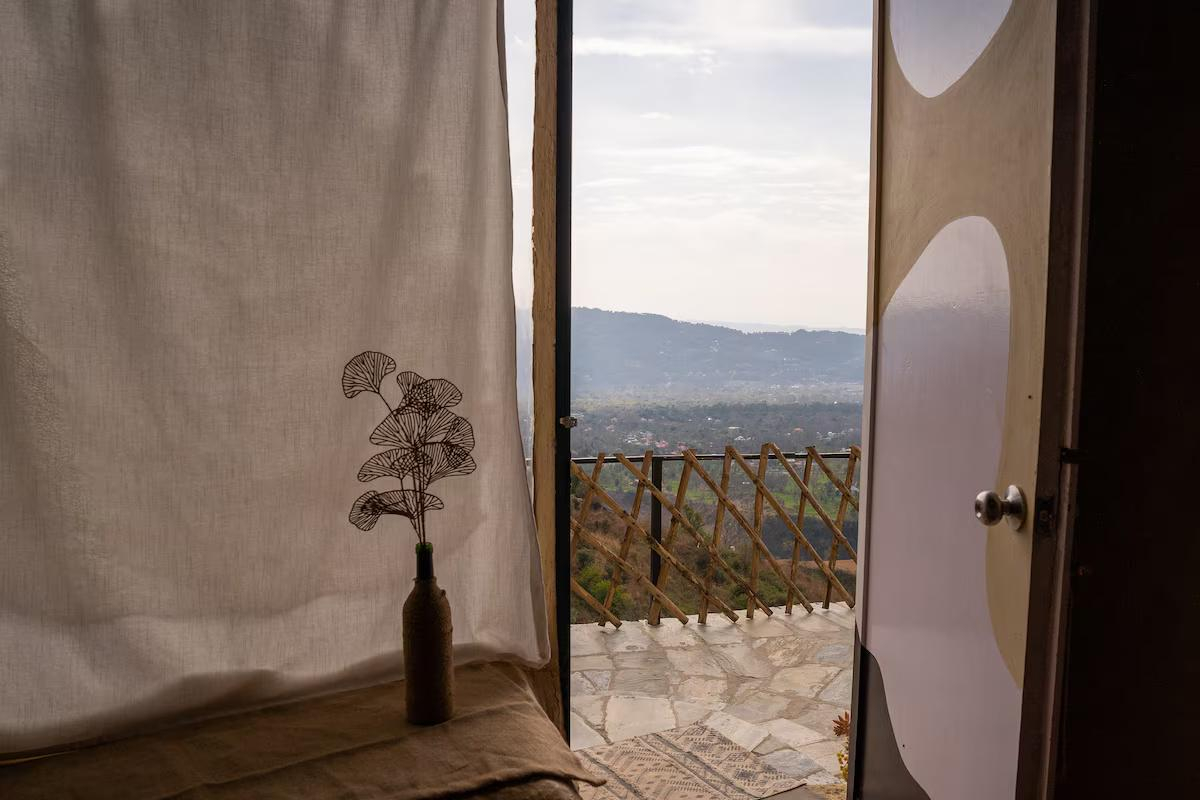 Posh MUDroom in an Art residency x Solis Nature