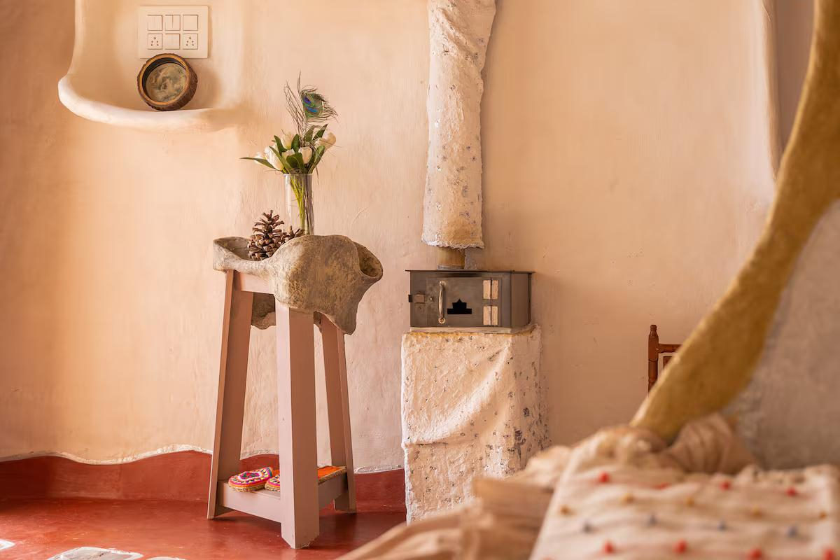 Posh MUDroom in an Art residency x Solis Nature
