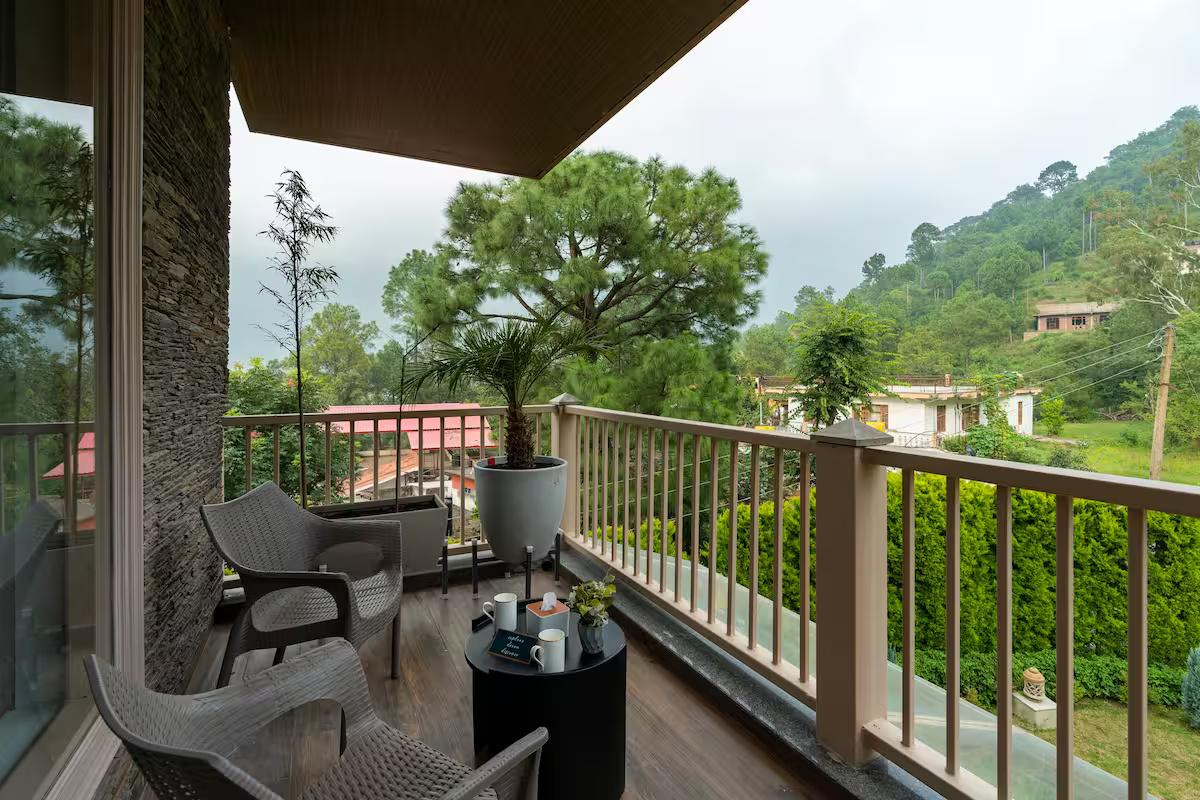 Luxe Villa with Pool & more near Kasauli x Solis Nature
