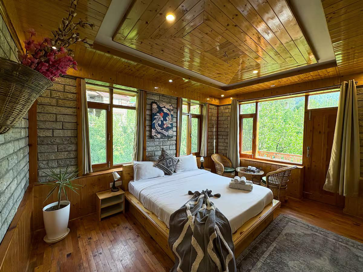 Rustic Stone Room with Balcony x Solis Nature Rustic Stone Room with Balcony x Solis Nature