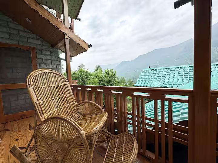 Rustic Stone Room with Balcony x Solis Nature Rustic Stone Room with Balcony x Solis Nature