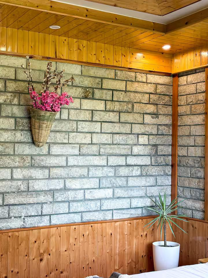 Rustic Stone Room with Balcony x Solis Nature Rustic Stone Room with Balcony x Solis Nature