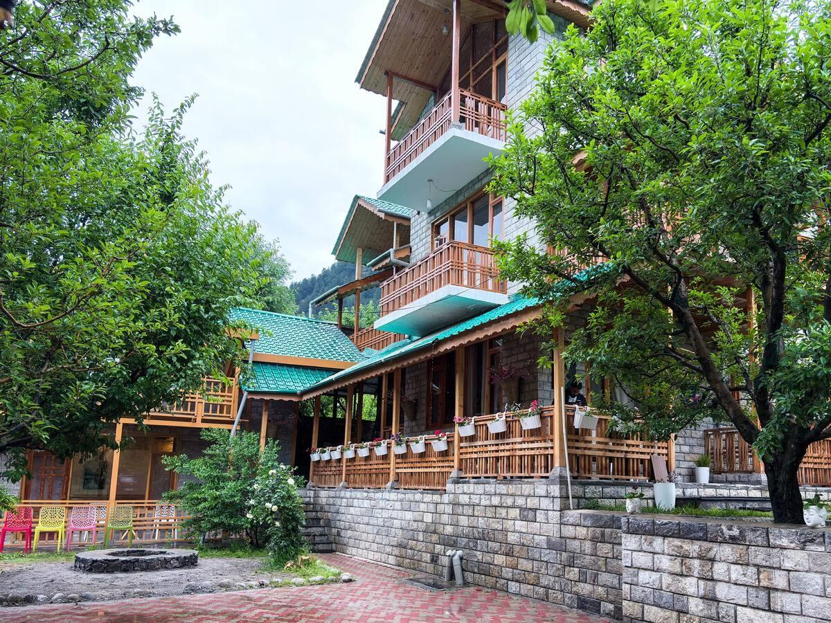 Rustic Stone Room with Balcony x Solis Nature Rustic Stone Room with Balcony x Solis Nature