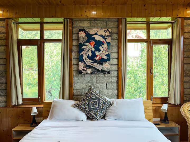 Rustic Stone Room with Balcony x Solis Nature Rustic Stone Room with Balcony x Solis Nature
