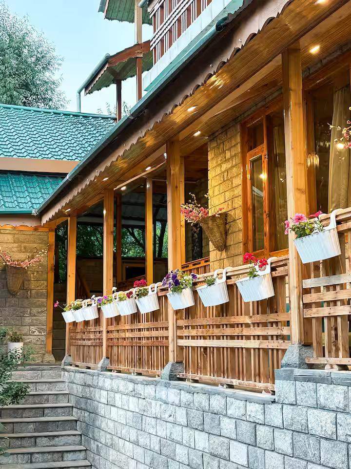 Rustic Stone Room with Balcony x Solis Nature Rustic Stone Room with Balcony x Solis Nature