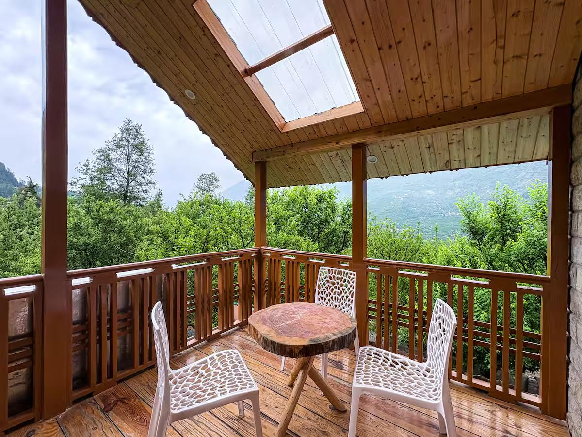 Master Bedroom with Private Deck, Swing x Solis Nature Master Bedroom with Private Deck, Swing x Solis Nature