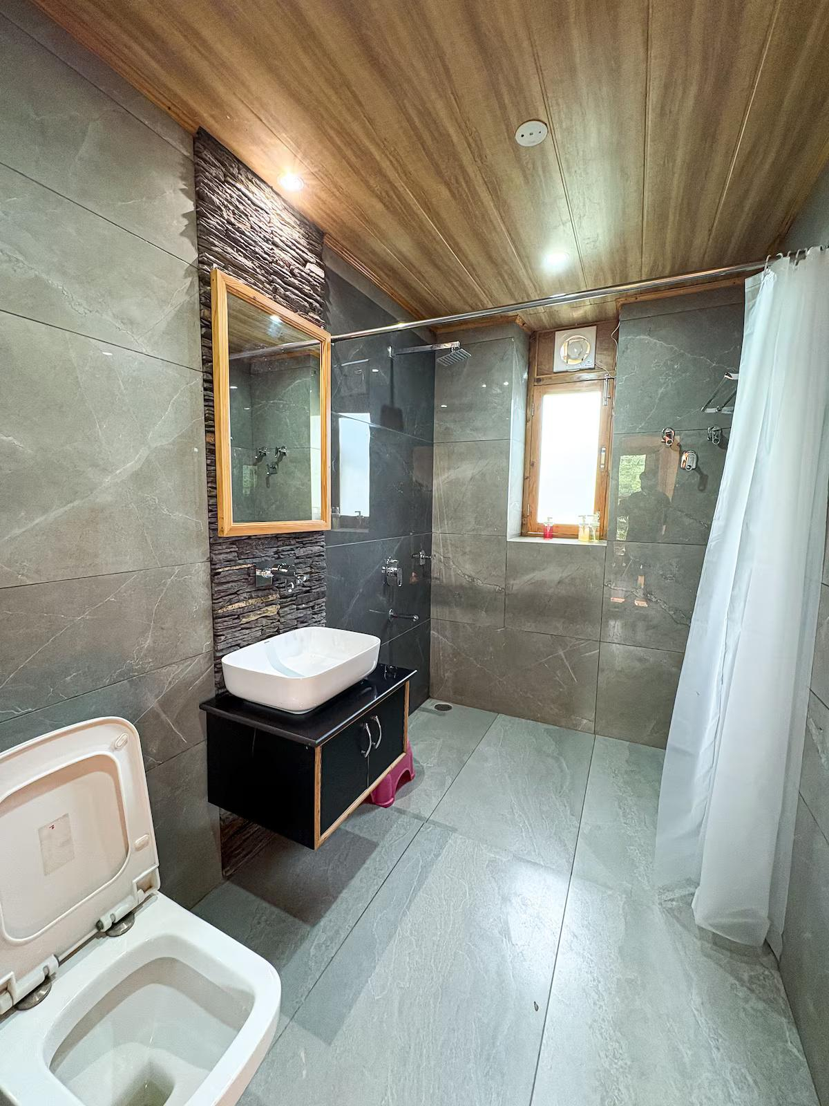 Master Bedroom with Private Deck, Swing x Solis Nature Master Bedroom with Private Deck, Swing x Solis Nature