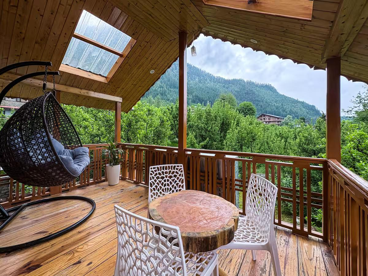 Master Bedroom with Private Deck, Swing x Solis Nature Master Bedroom with Private Deck, Swing x Solis Nature