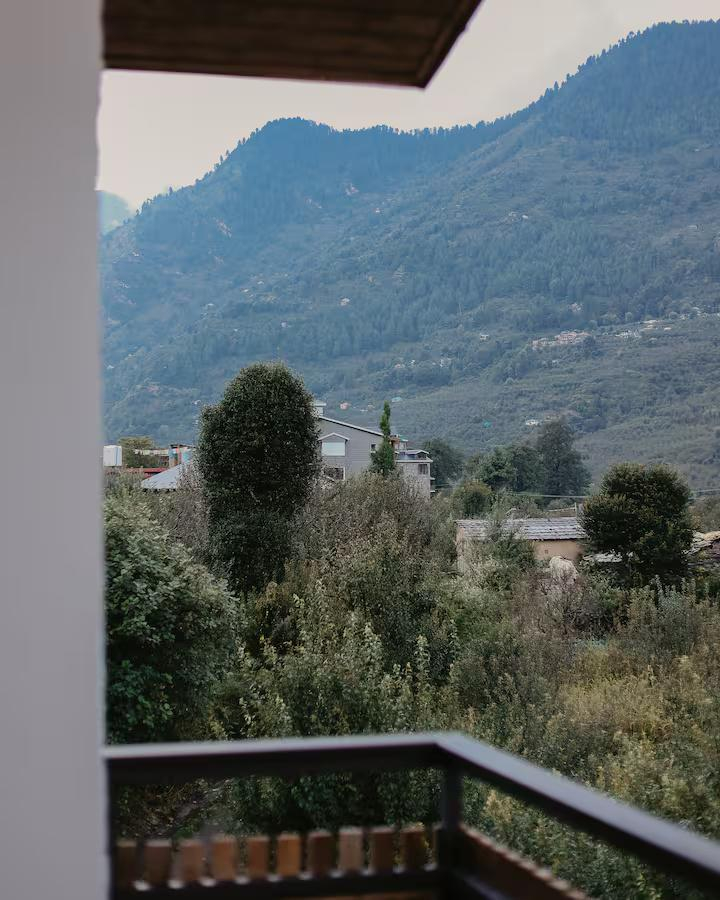 Most romantic cozy room in Manali x Solis Nature