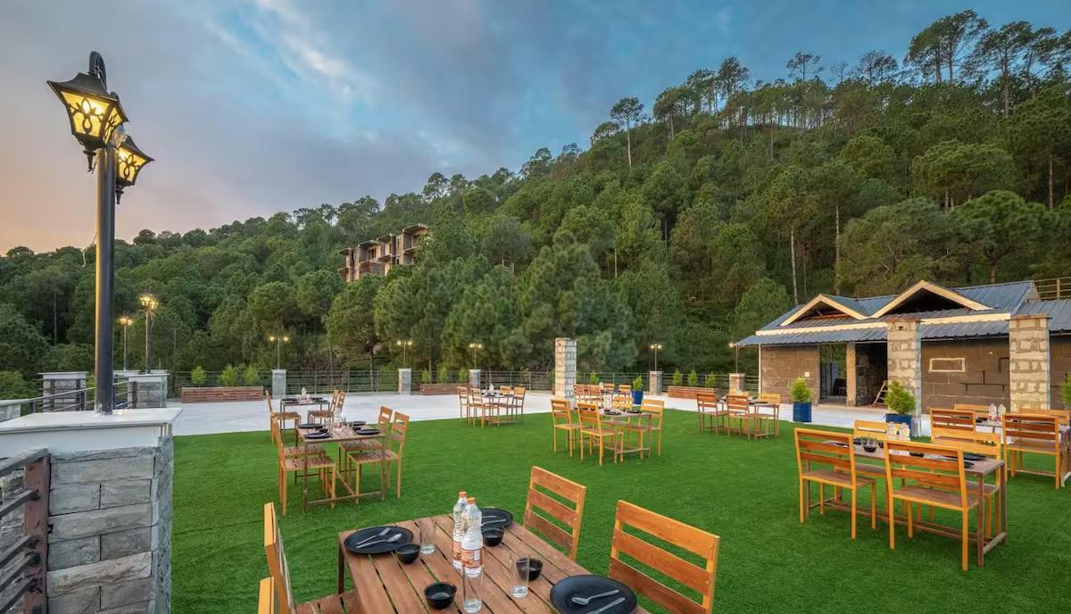 Nirvaan Cove: Scenic 2bhk Valley View x Solis Nature