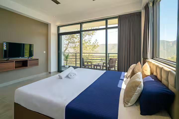 Nirvaan Cove: Scenic 2bhk Valley View x Solis Nature