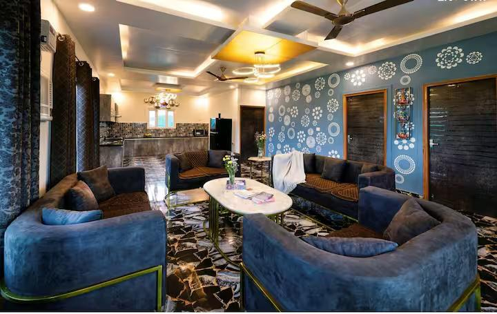 Farmhouse with pool in Noida x Solis Nature