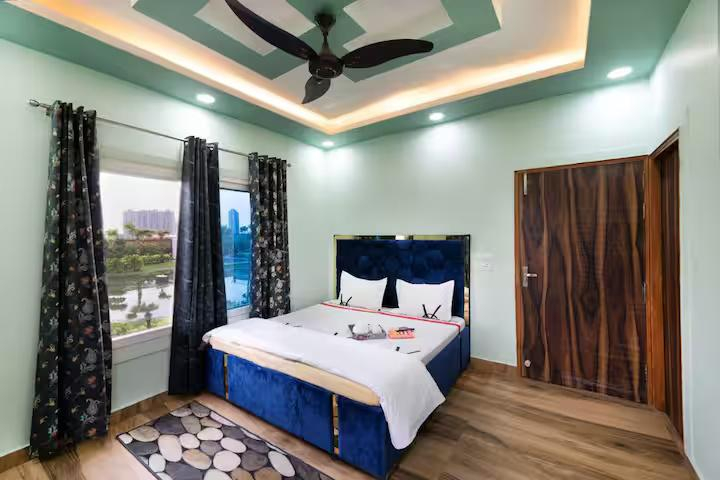 Farmhouse with pool in Noida x Solis Nature