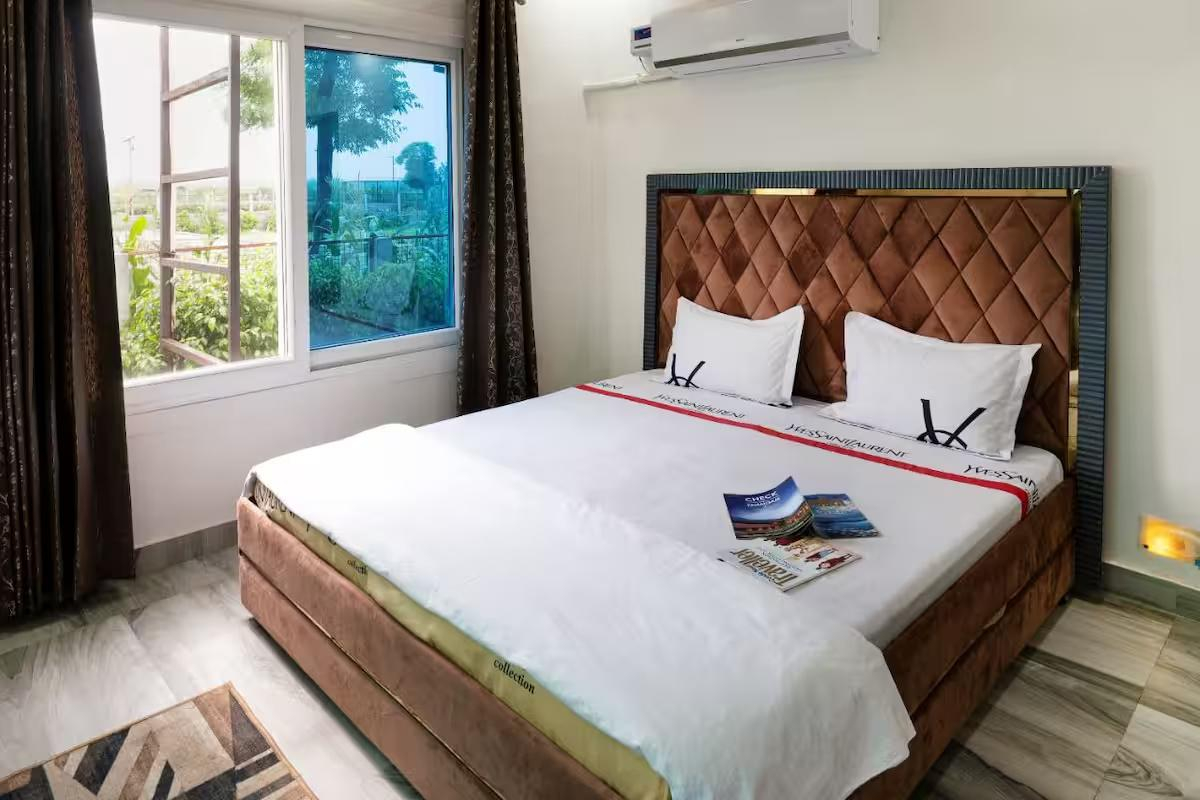 Farmhouse with pool in Noida x Solis Nature