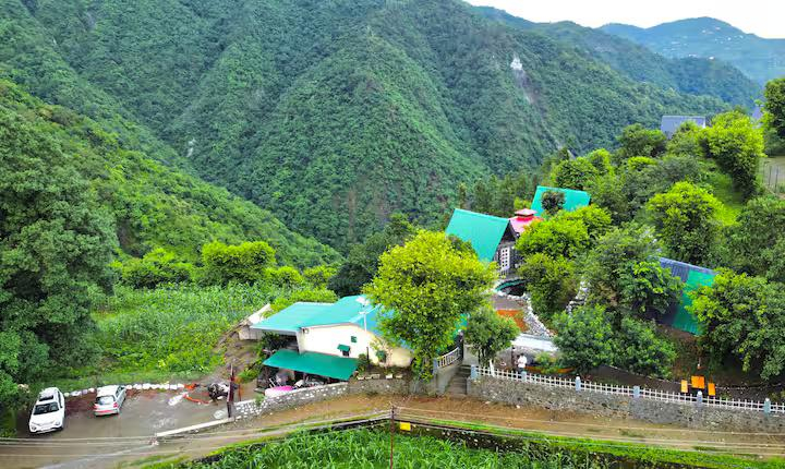 A frame cottage at Naukuchiatal x Solis Nature