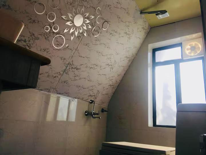 A frame cottage at Naukuchiatal x Solis Nature