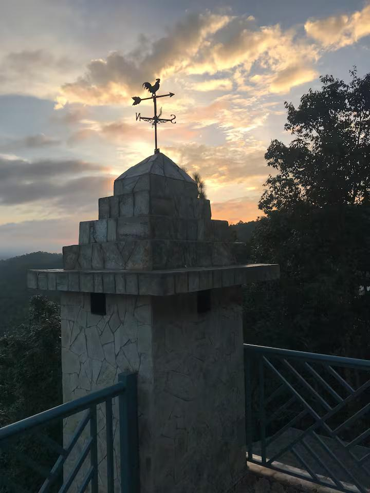 Satoli Oak Retreat x Solis Nature Satoli Oak Retreat x Solis Nature
