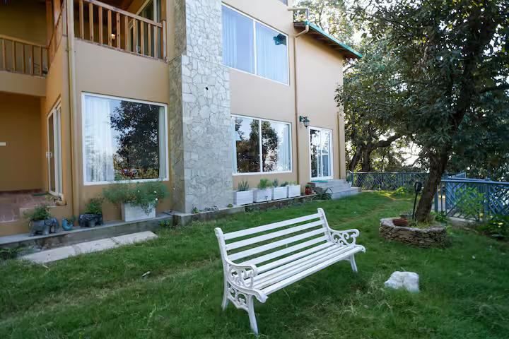 Satoli Oak Retreat x Solis Nature Satoli Oak Retreat x Solis Nature