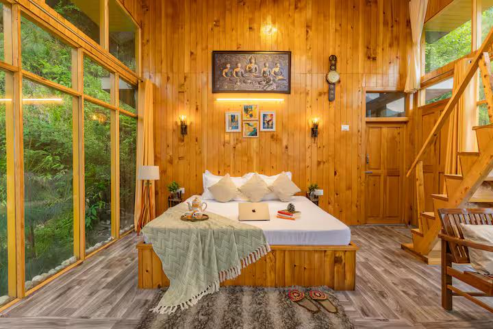Evergreen Escape with Hot Tub x Solis Nature