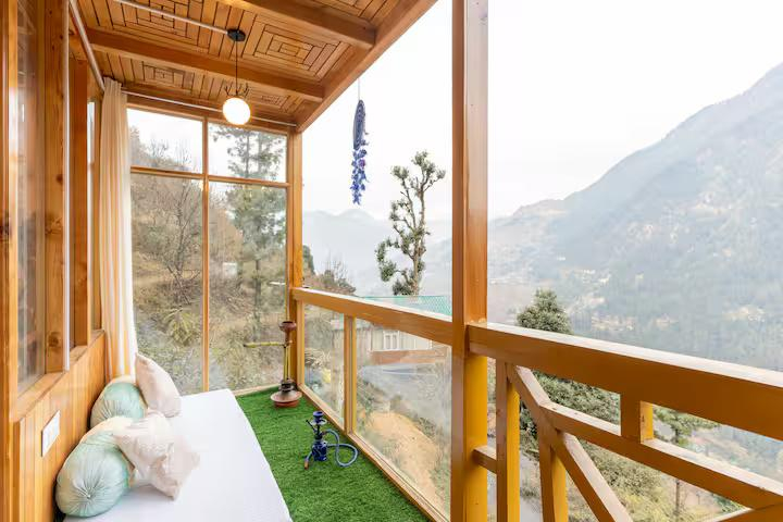 Evergreen Escape with Hot Tub x Solis Nature