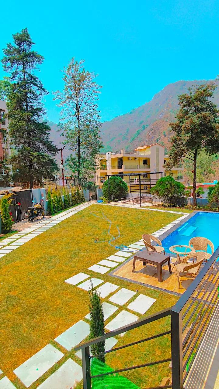 The Brookstone Retreat x Solis Nature The Brookstone Retreat x Solis Nature