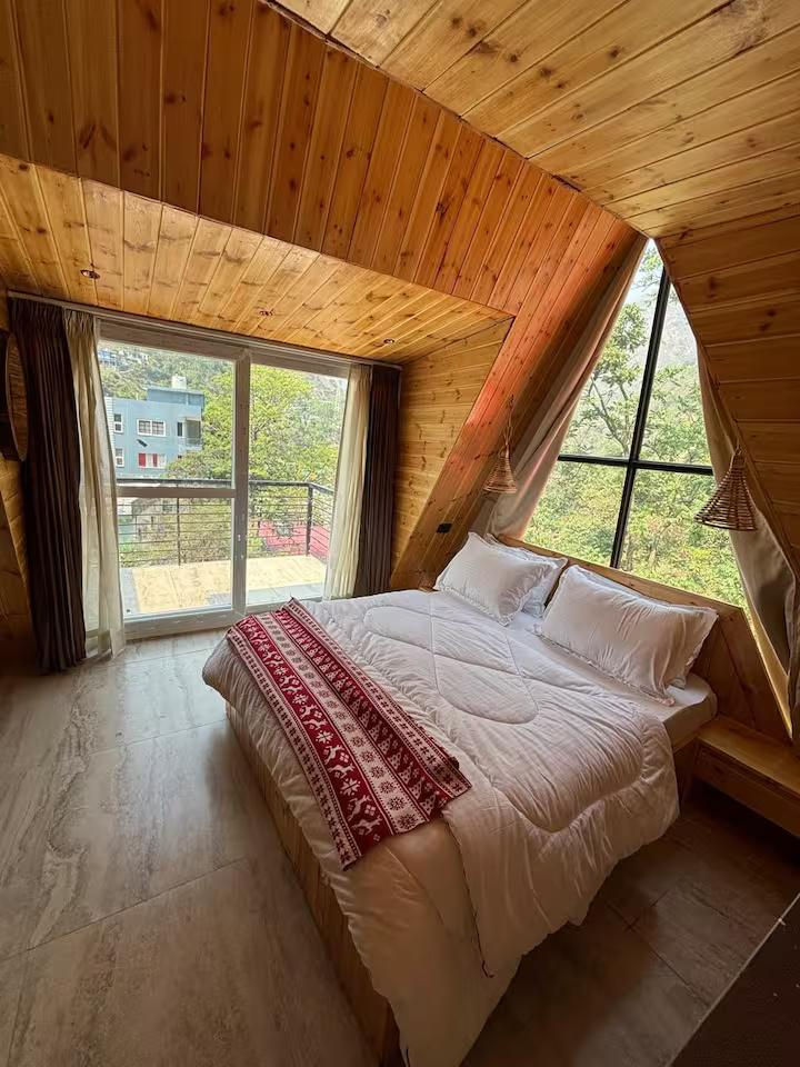 The Brookstone Retreat x Solis Nature The Brookstone Retreat x Solis Nature