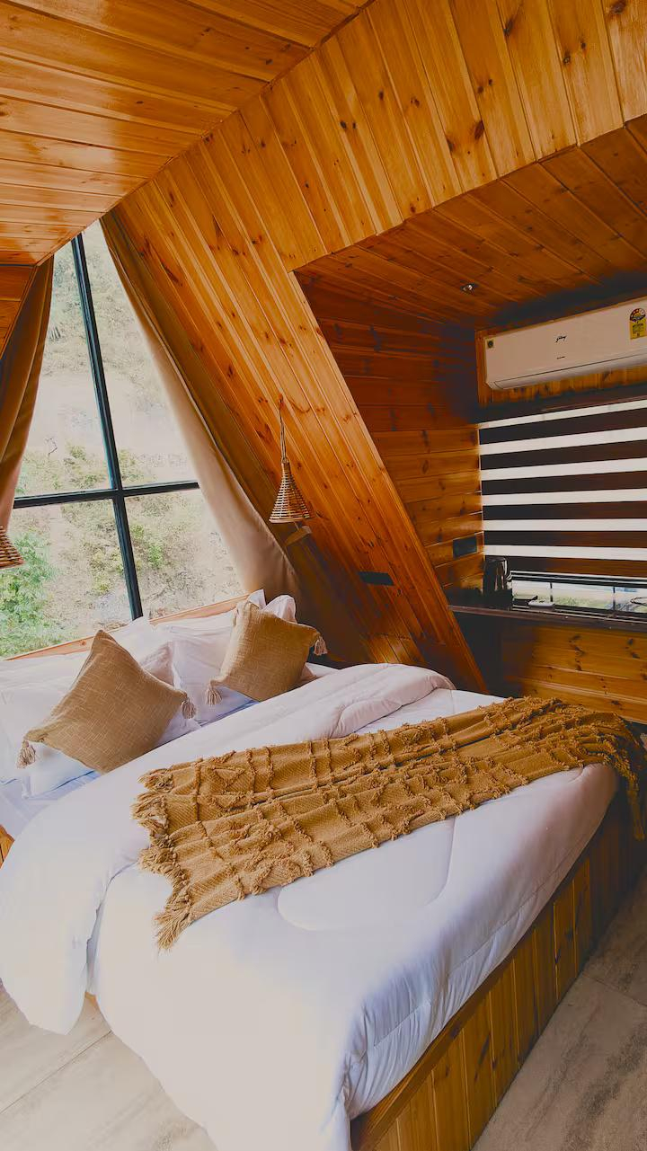 The Brookstone Retreat x Solis Nature The Brookstone Retreat x Solis Nature