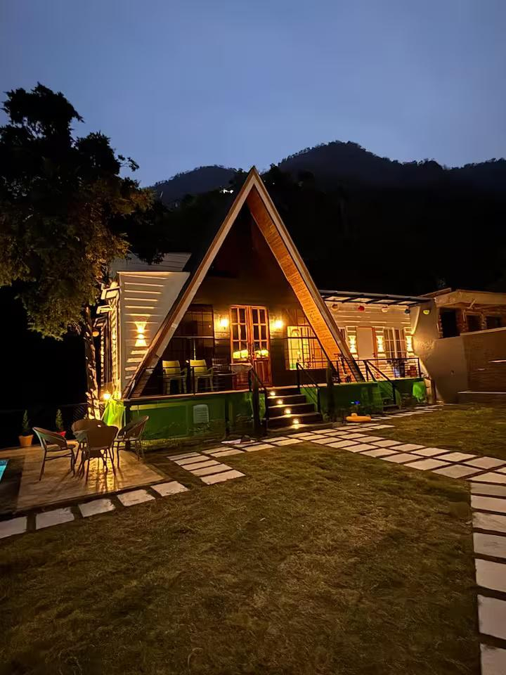 The Brookstone Retreat x Solis Nature The Brookstone Retreat x Solis Nature