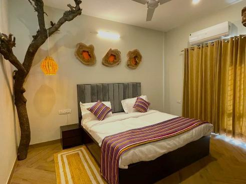 2BHK Farmstay with Hill Views, Udaipur x Solis Nature