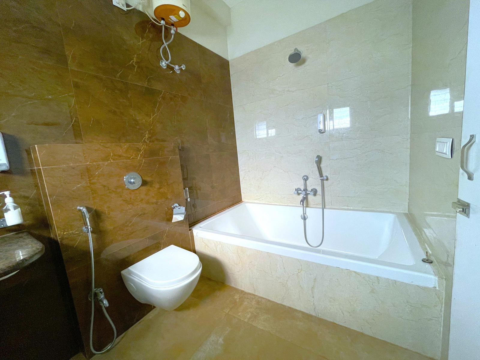 2BHK Farmstay with Hill Views, Udaipur x Solis Nature