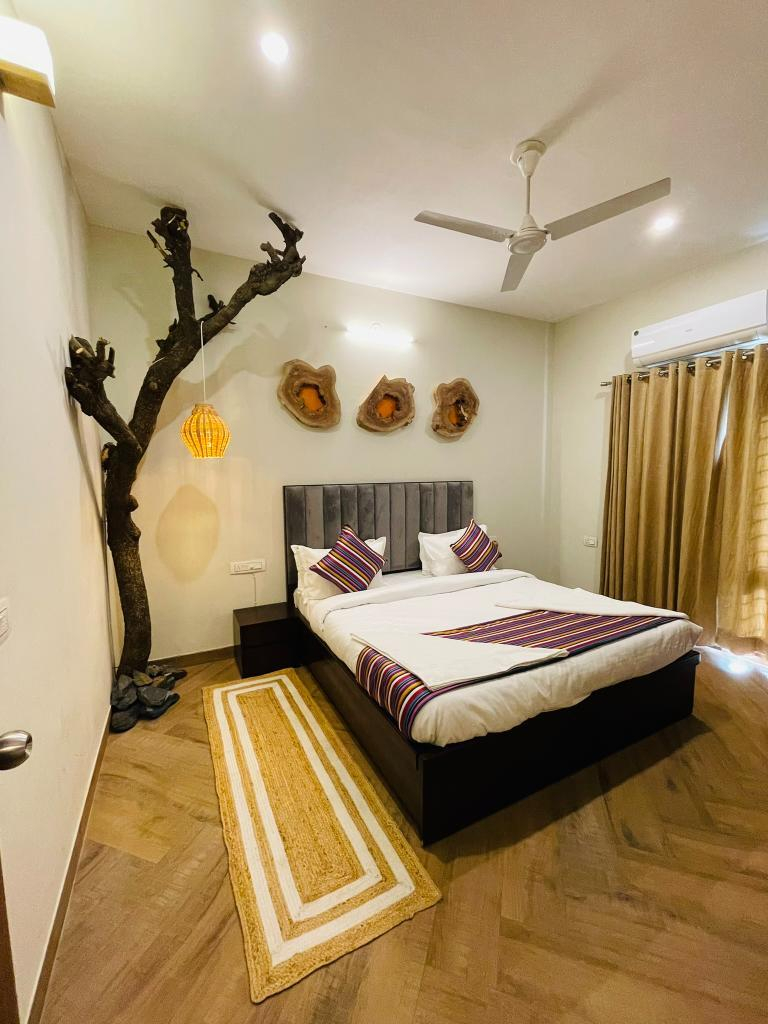 2BHK Farmstay with Hill Views, Udaipur x Solis Nature