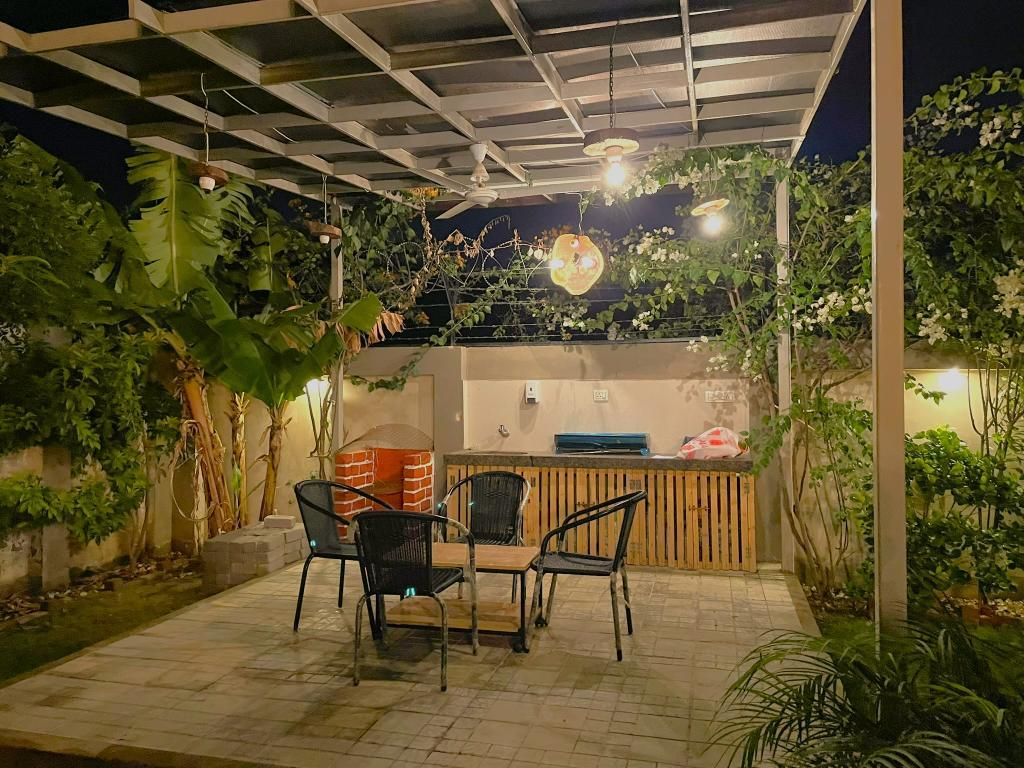 2BHK Farmstay with Hill Views, Udaipur x Solis Nature