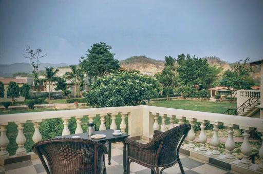 Maharani Deluxe Room, Jim Corbett x Solis Nature