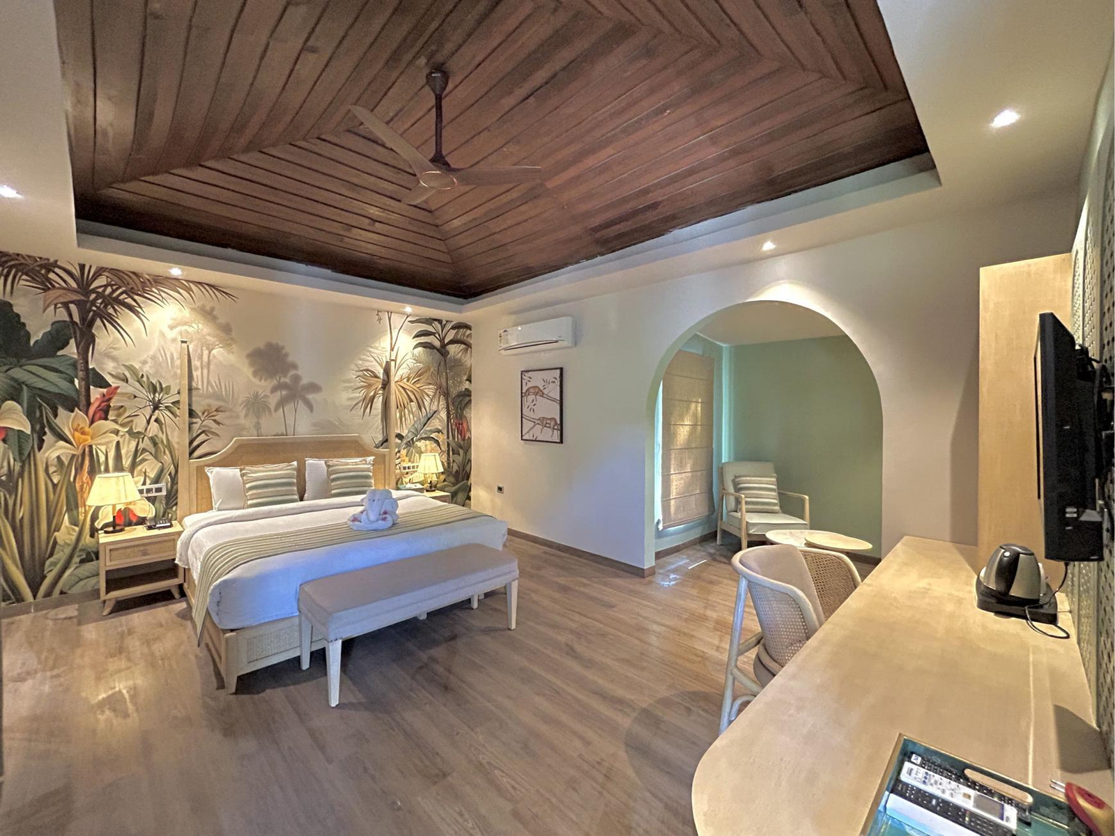 Maharani Executive Room with Jacuzzi x Solis Nature